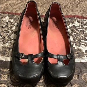 Flat black shoes